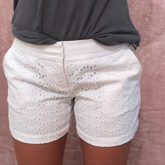 Vineyard Vines Pants - Vineyard Vines white 4 inch crochet shorts